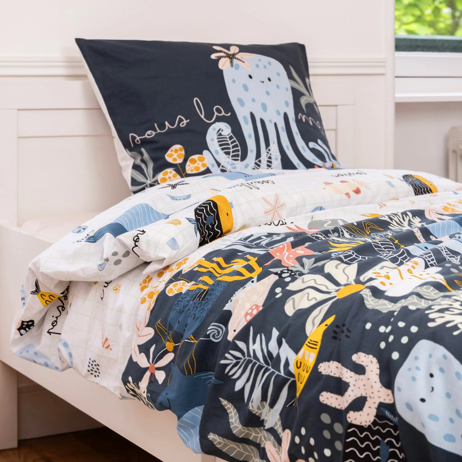 Housse de couette et une taie enfant coton (140 cm) Octopia Multicolore Housse De Couette Et Une Taie Enfant Coton (140 Cm) Octopia Multicolore -Meubles Pour Enfants parure de lit housse de couette 1 taie d oreiller 140 x 200 cm coton imprim octopia 131400 1695130549 corr