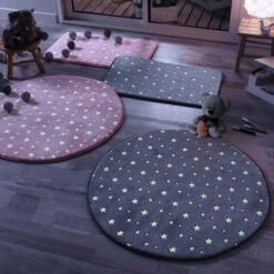 Tapis Phosphorescent Rond (90 Cm) Fluo Night Rose -Meubles Pour Enfants tapis rond 0 90 cm flanelle unie phosphorescente fluo night rose 106400 1627300265
